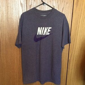 Men’s Nike gray T-shirt